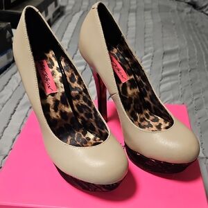 Betsey Johnson Cream and Brown Classic Heels